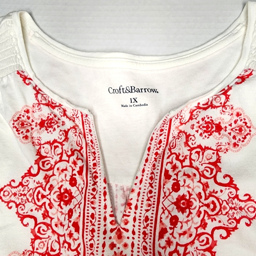 Croft & Barrow red printed split neck size 1x